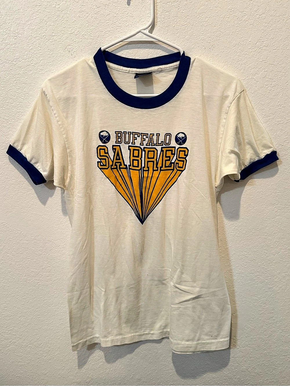 1980s Sneakers Brand VTG T-Shirt Buffalo Sabres Graphic Ringer Tee Size Large